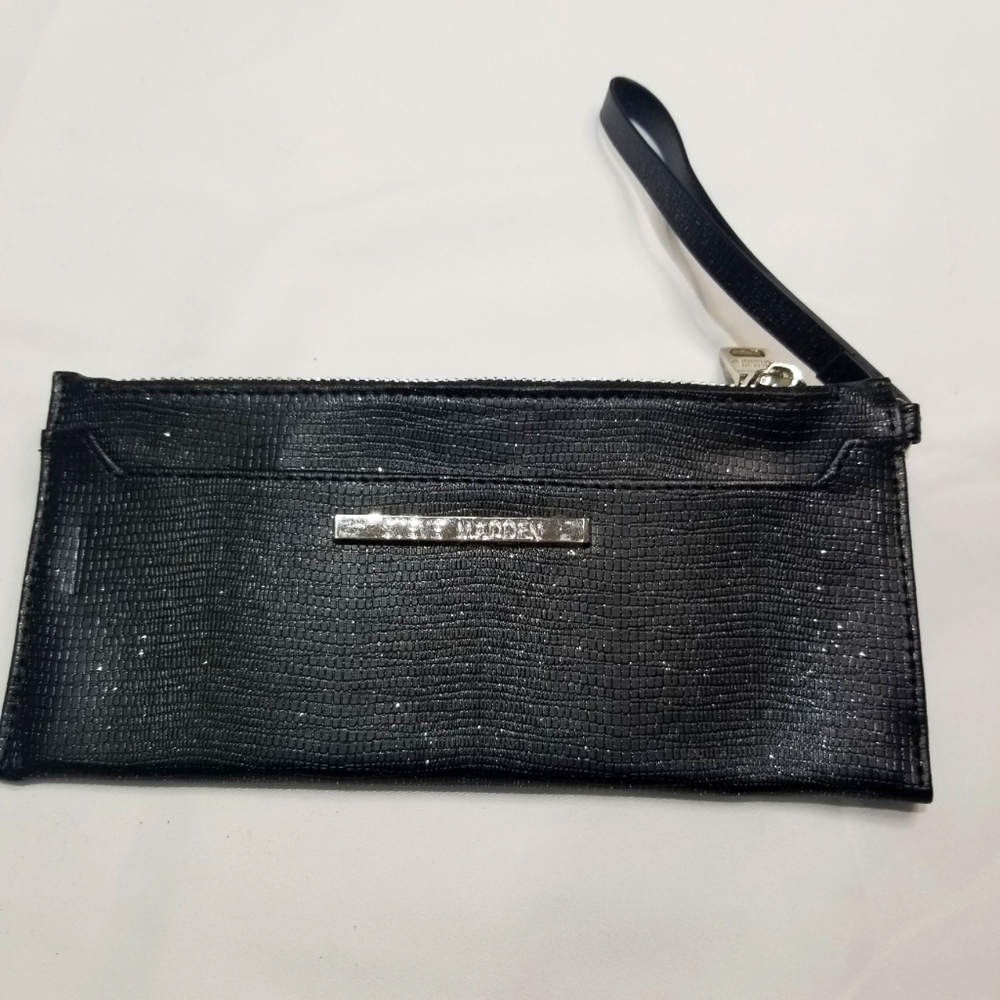 Steve madden wristlet